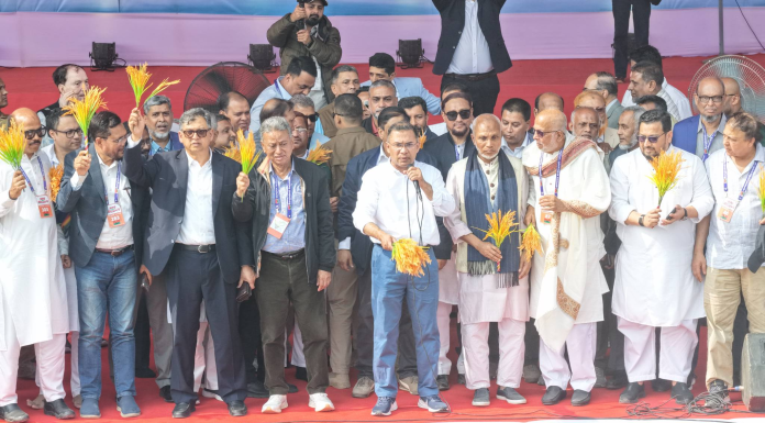 চট্টগ্রামের ভাষায় বললেন, ‘অনারা ক্যান আছন?’